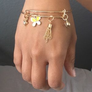 Beautiful Bangle Charm Gold Bracelet. NEW